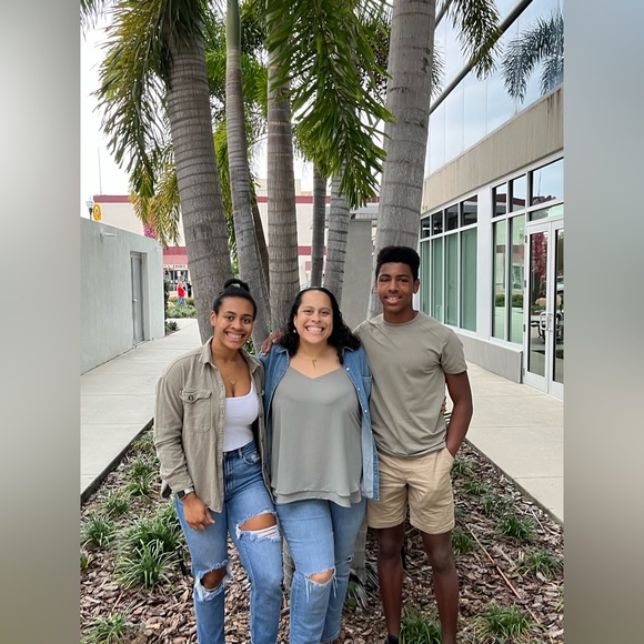 I’M LIVE!!! Please Like this Listing for LIVE show notifications - Picture 11 of 12